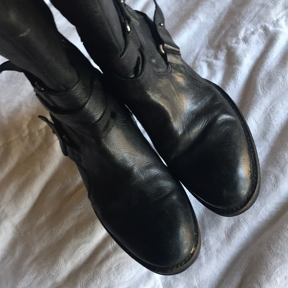 Vera Wang, Lavender label black leather boots 6M